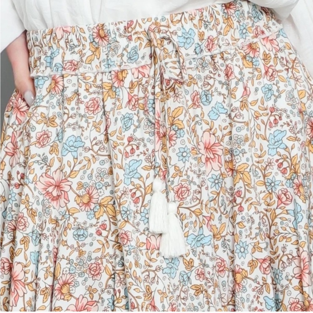 Lightweight Floral Ruffle Mini Skirt‎ - Picture 3 of 7